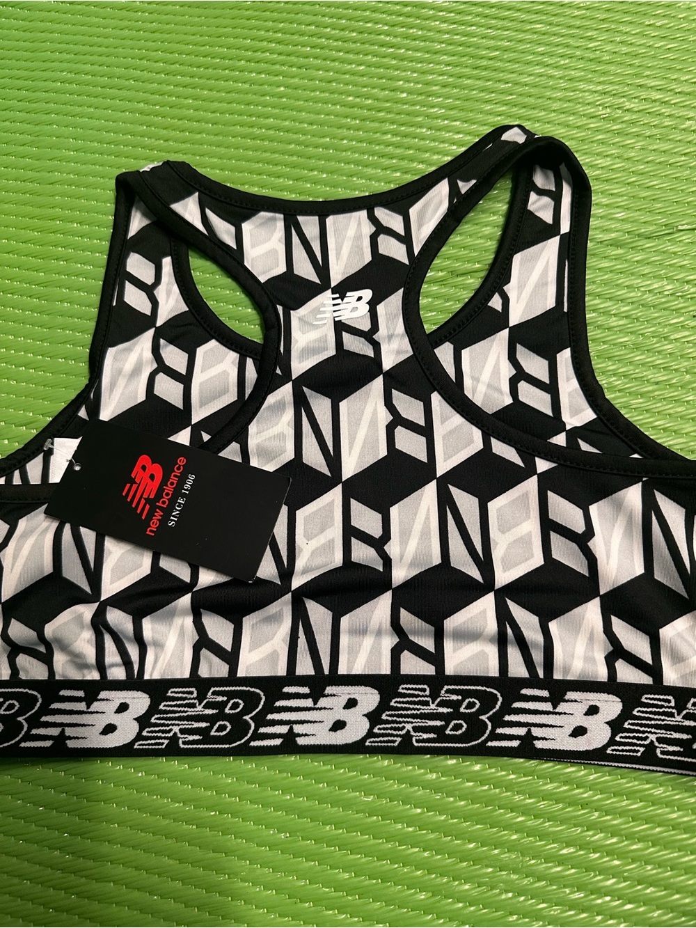 New Balance Black and White Geometric Racerback Sports Bra size L 14/16